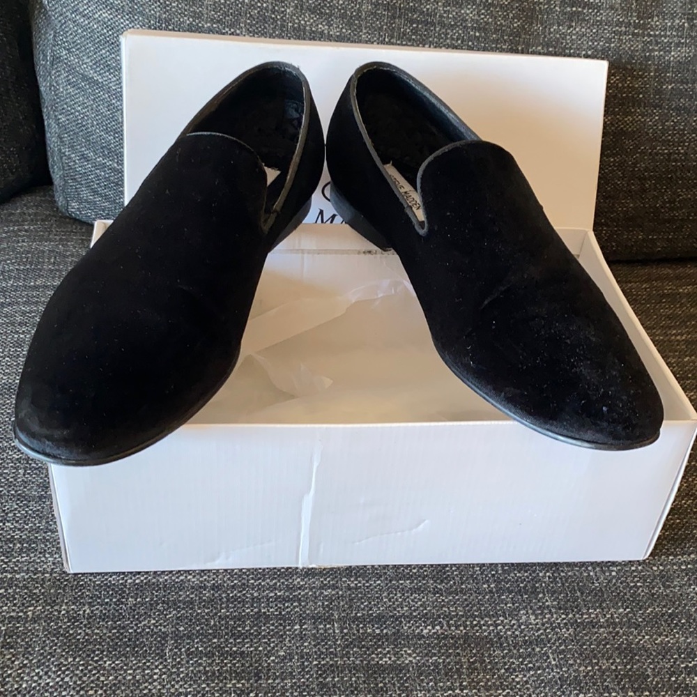 Black velvet men’s tuxedo loafers